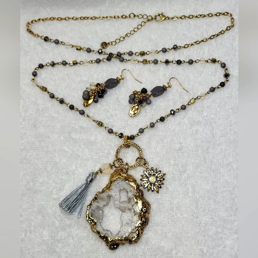 CATO Smokey Geode Necklace and Dangle Earrings Set / Pierced - Picture 3 of 6